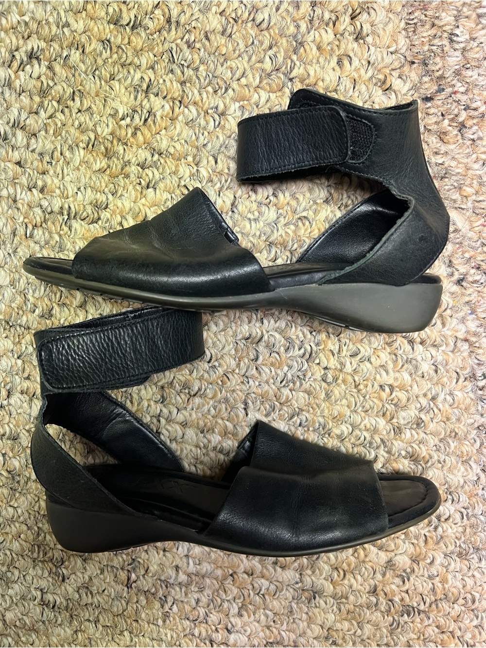 THE FLEXX Black Leather Open-Toe Ankle-Strap Sandals Size 6.5